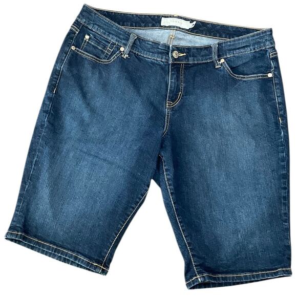 Torrid Women’s Jean Shorts Size 16 EUC - Picture 1 of 8